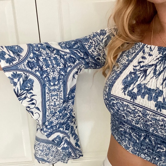 LF FLARE SLEEVE CROP TOP - Picture 3 of 4